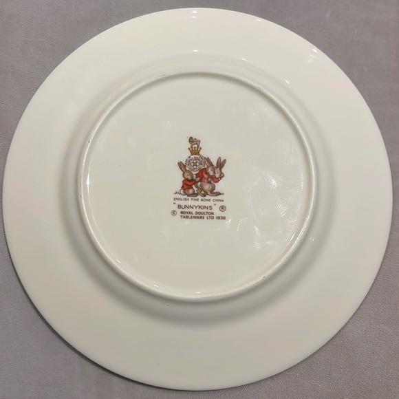 Unusual Royal Doulton “Bunnykins for Grownups” plate with airplane Hard to Find - Picture 6 of 7